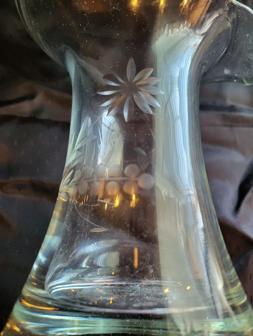 VTG. 7 x 5.5 Across Split And Folded Top Clear Etched Floral Glass Bud Vase - Picture 4 of 12